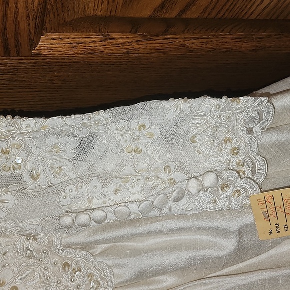 Vtg Stunning Victorian silk  Wedding gown sold as is - Picture 4 of 12